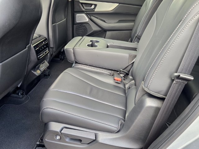 Certified 2026 Acura MDX w/ Technology Package FWD image 11