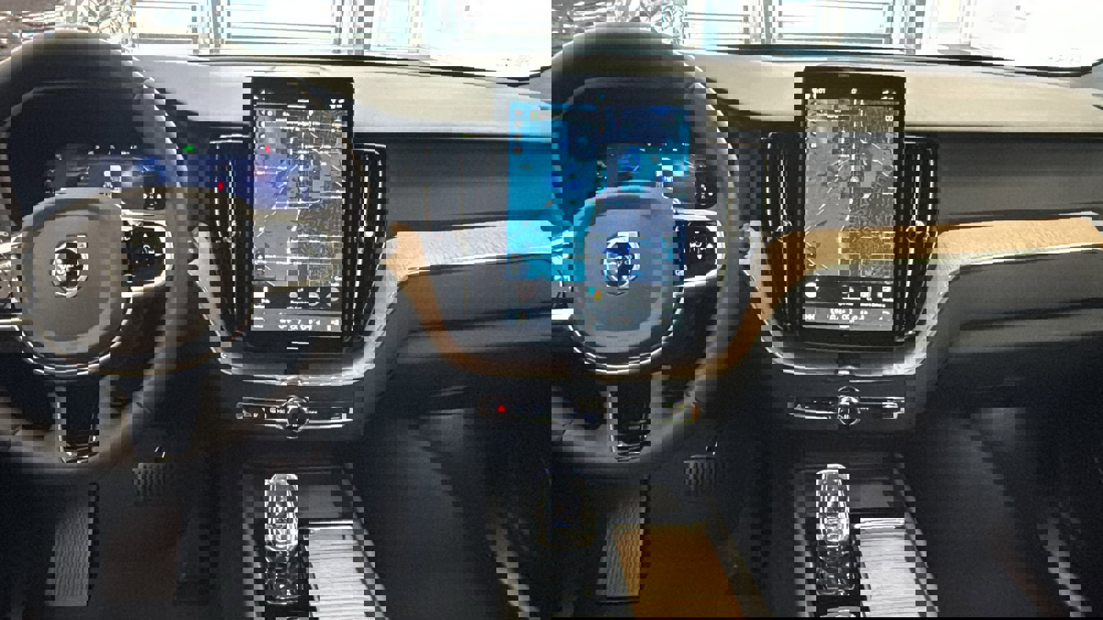 Used 2026 Volvo XC60 B5 Plus w/ Protection Package Premier image 11