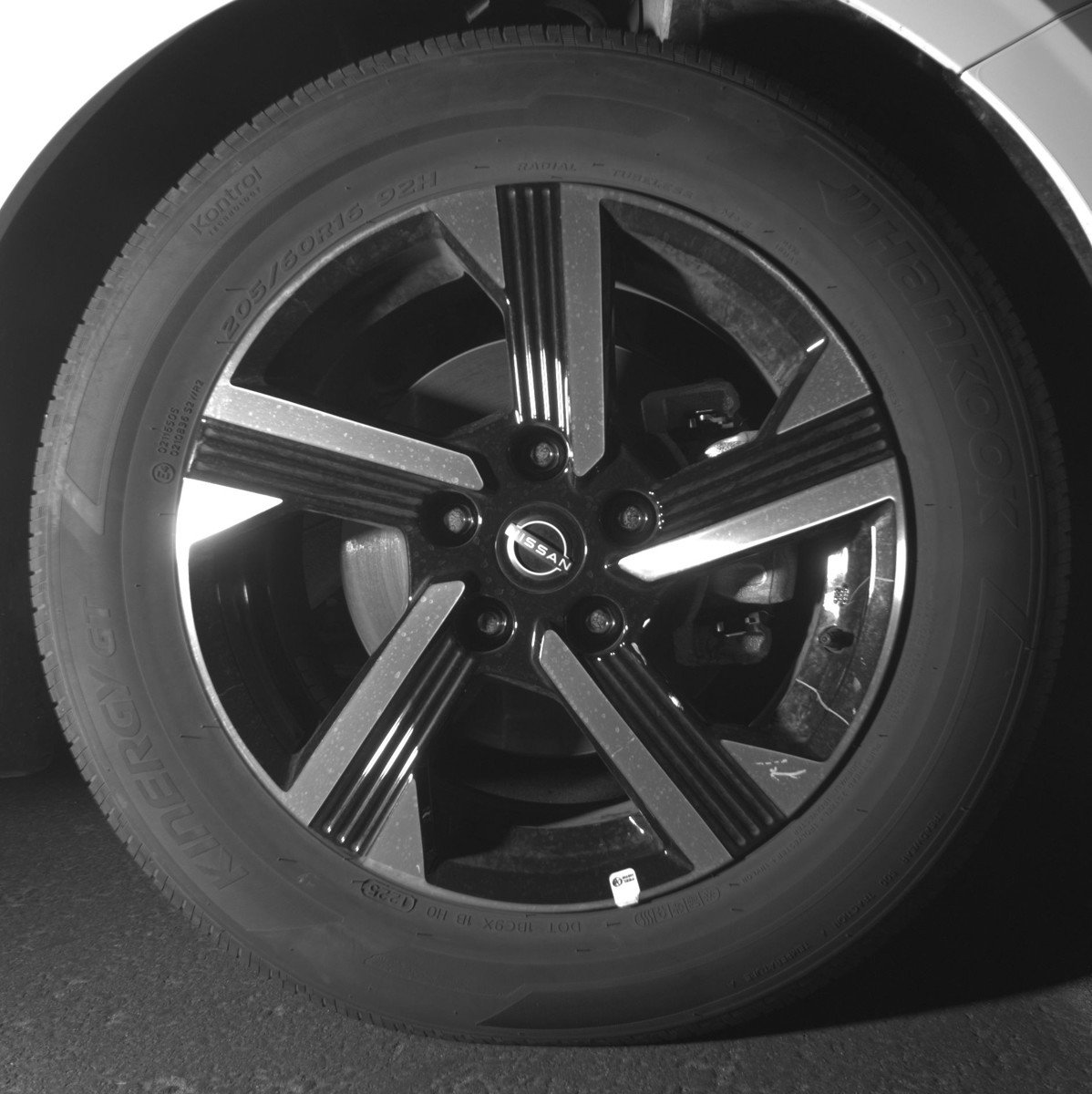 Used 2025 Nissan Sentra SV FWD image 13