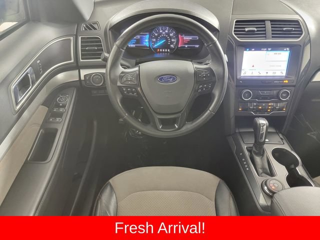 Used 2017 Ford Explorer XLT w/ Equipment Group 202A AWD/4WD image 24
