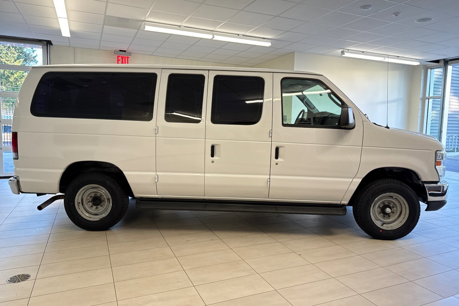 Used 2012 Ford E-150 and Econoline 150 XLT image 3