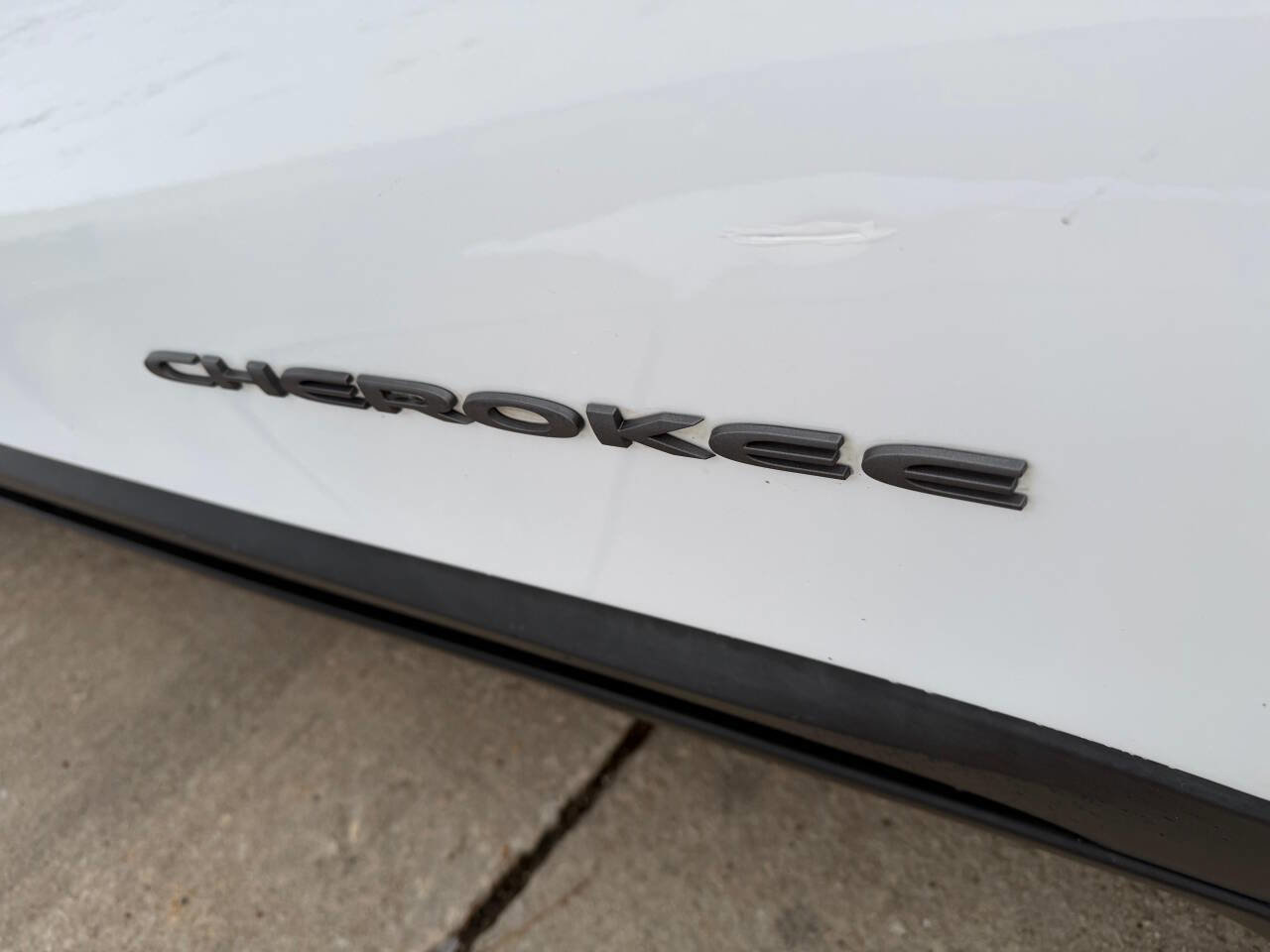 Used 2020 Jeep Cherokee Trailhawk AWD/4WD image 32
