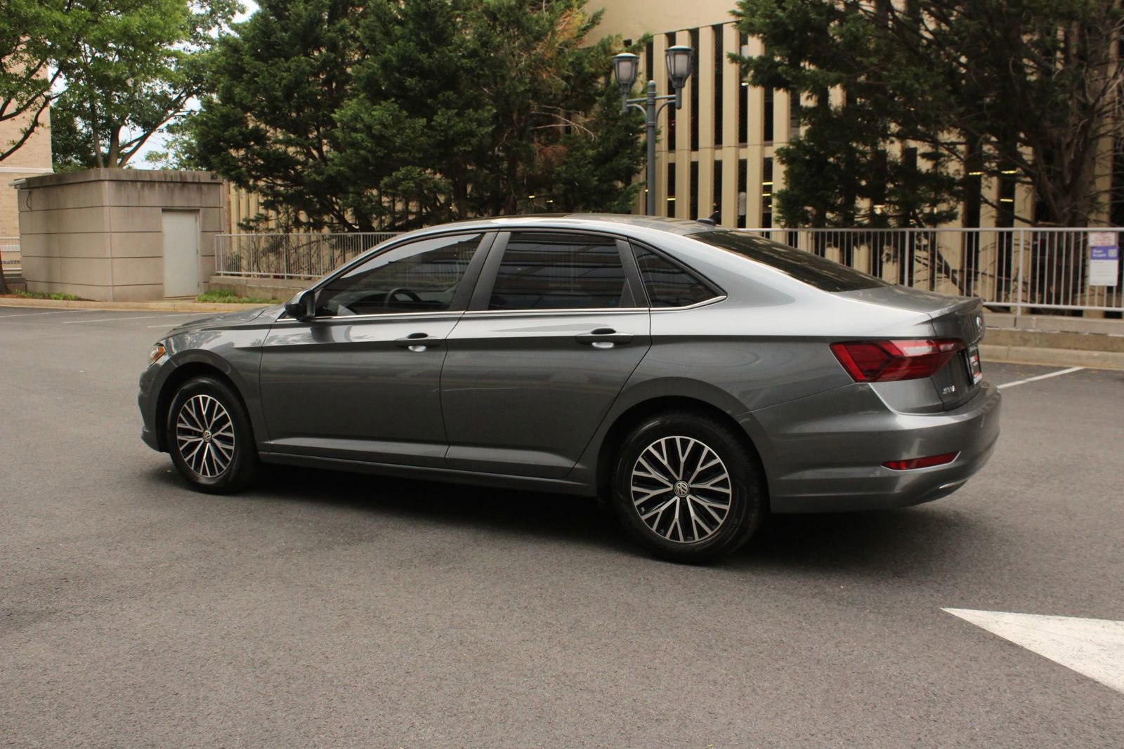 Used 2021 Volkswagen Jetta R-Line FWD image 9