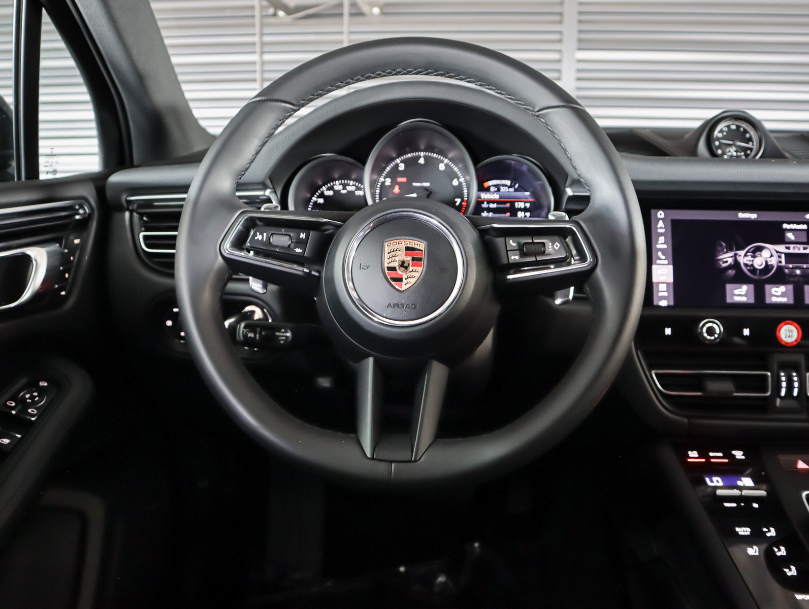 Certified 2026 Porsche Macan AWD/4WD image 13