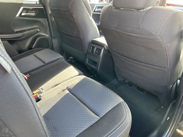 Used 2025 Mitsubishi Outlander ES image 11
