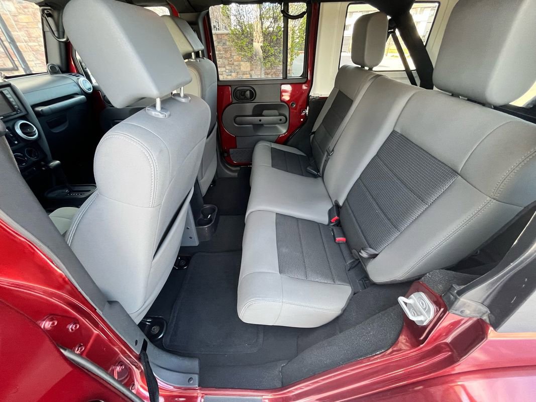 Used 2010 Jeep Wrangler Unlimited Sahara w/ Dual Top Group image 14