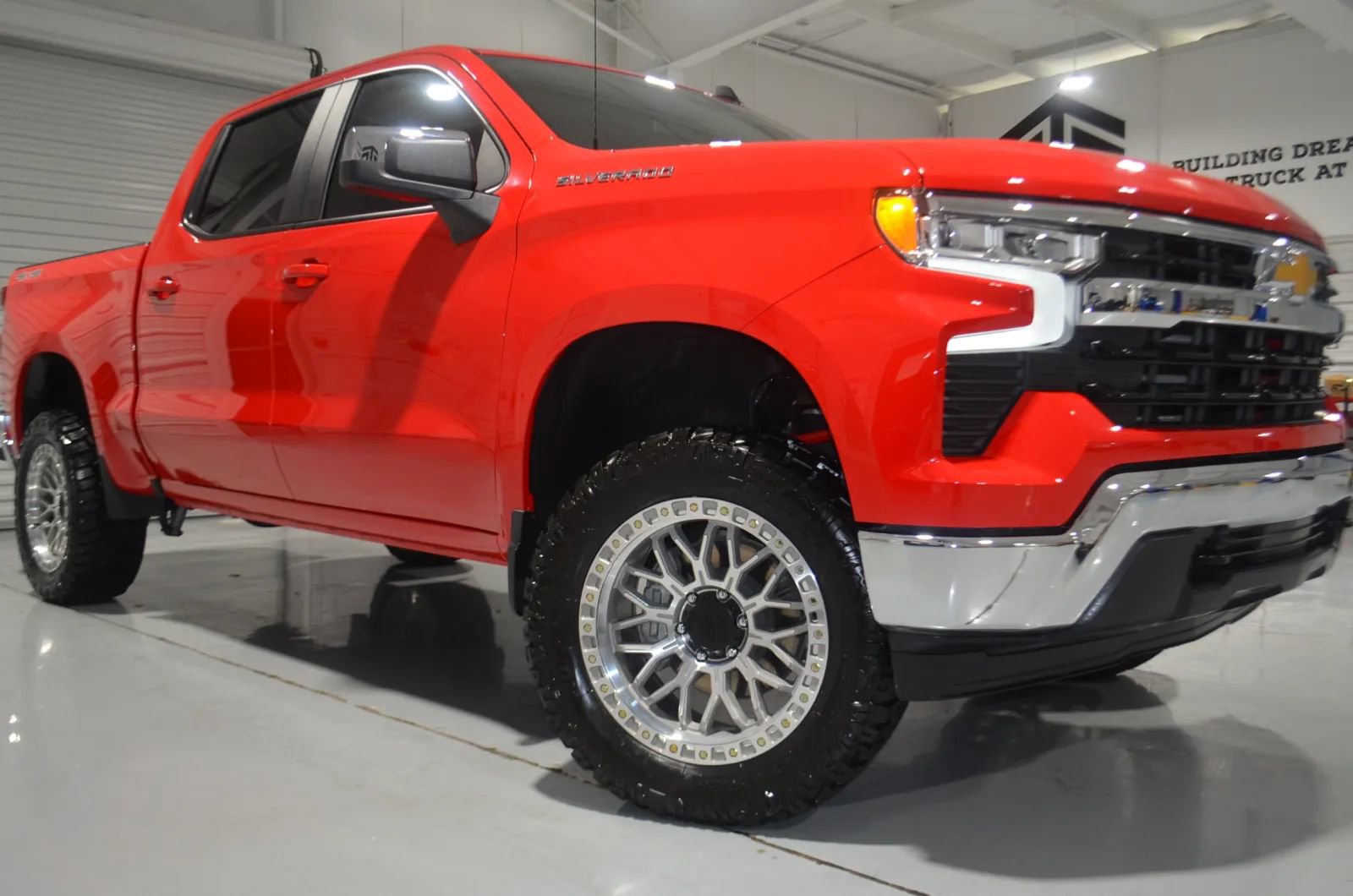 Used 2025 Chevrolet Silverado 1500 LT image 3