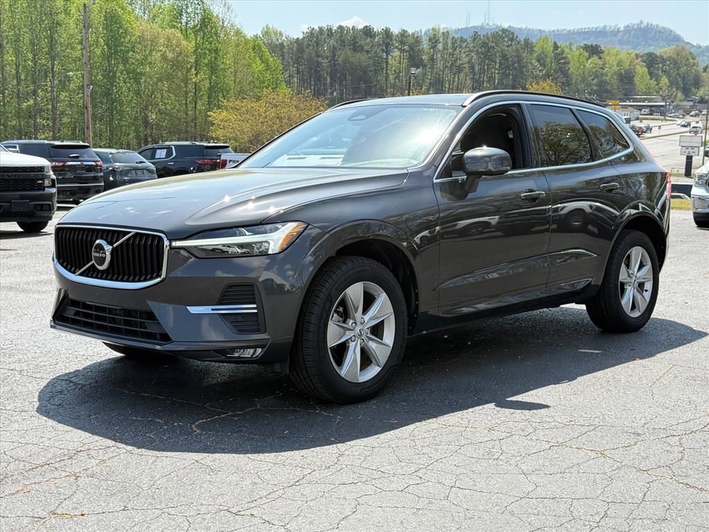 Used 2022 Volvo XC60 B5 Momentum image 8