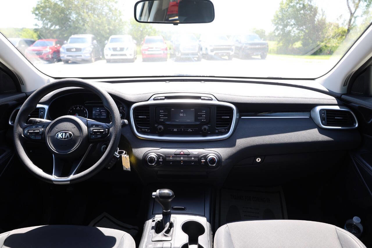 Used 2016 Kia Sorento LX image 14