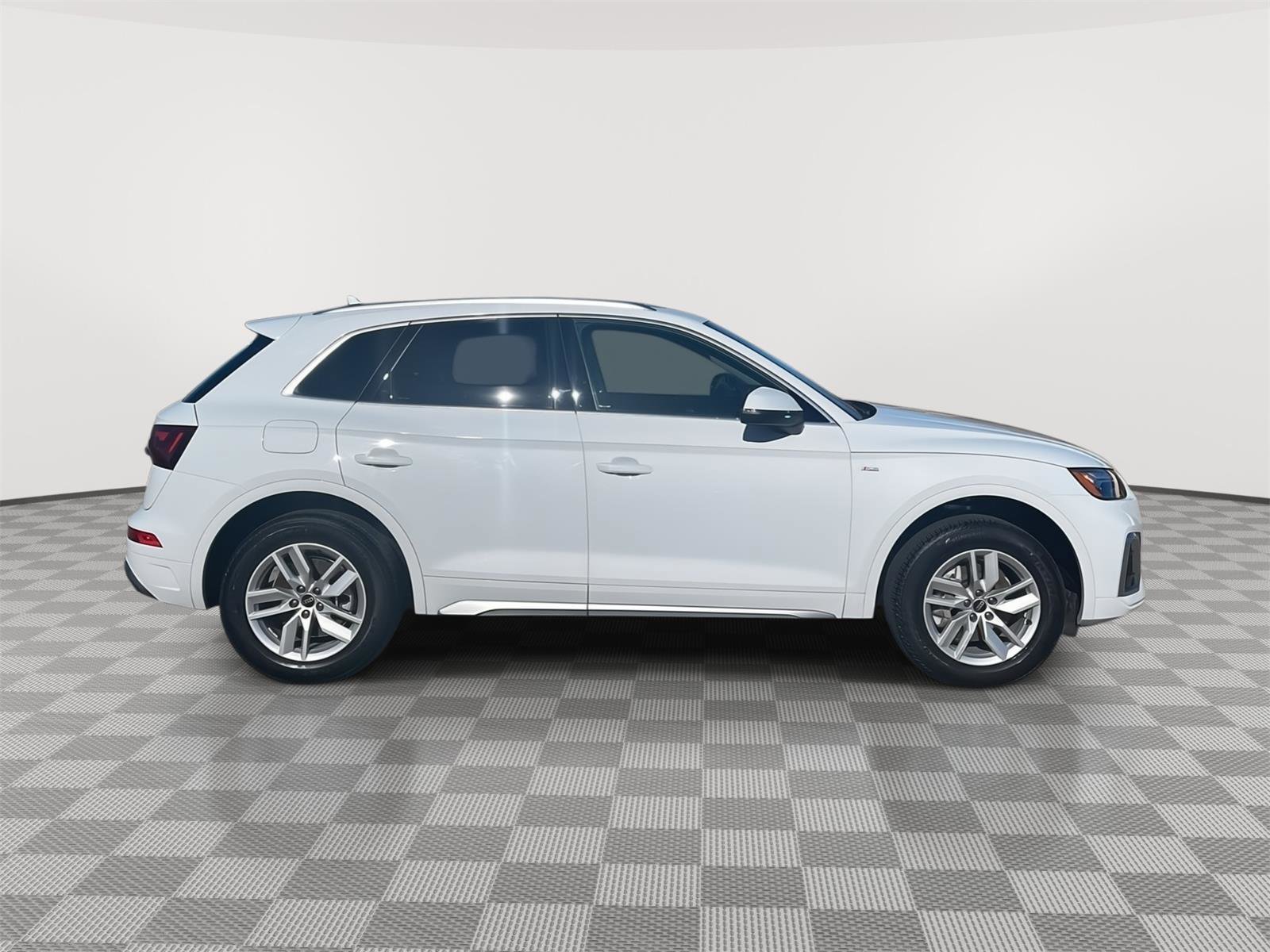 Used 2023 Audi Q5 2.0T Premium w/ Convenience Package AWD/4WD image 4