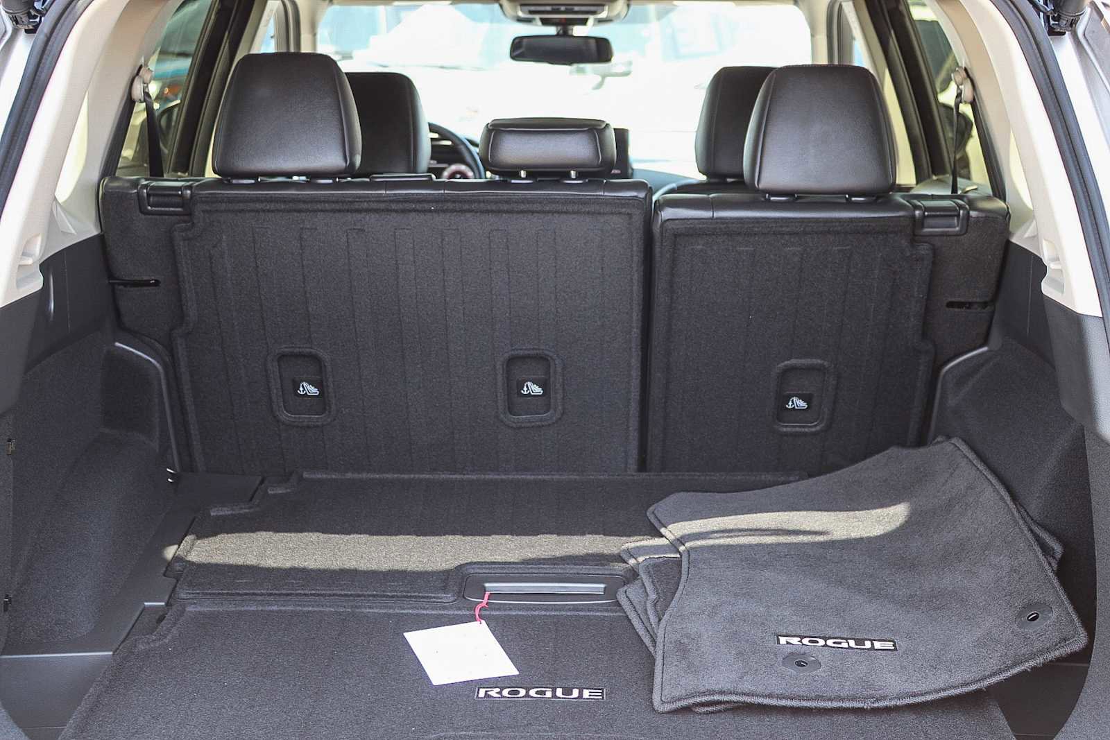 Used 2025 Nissan Rogue SL w/ SL Premium Package image 25