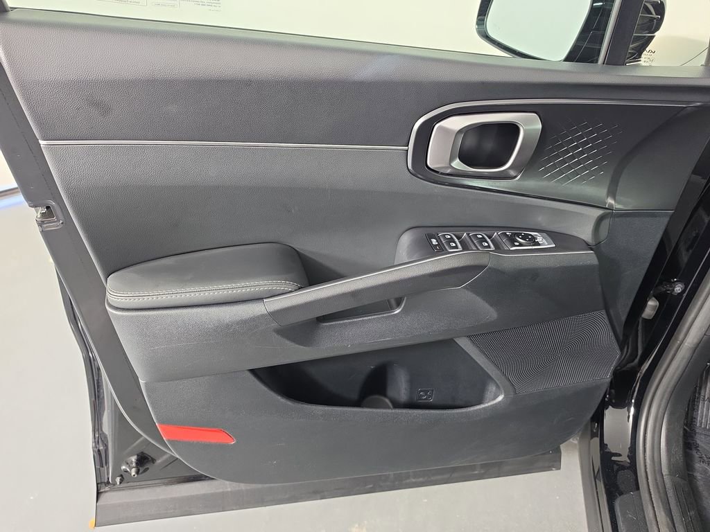Certified 2025 Kia Sorento S FWD image 26
