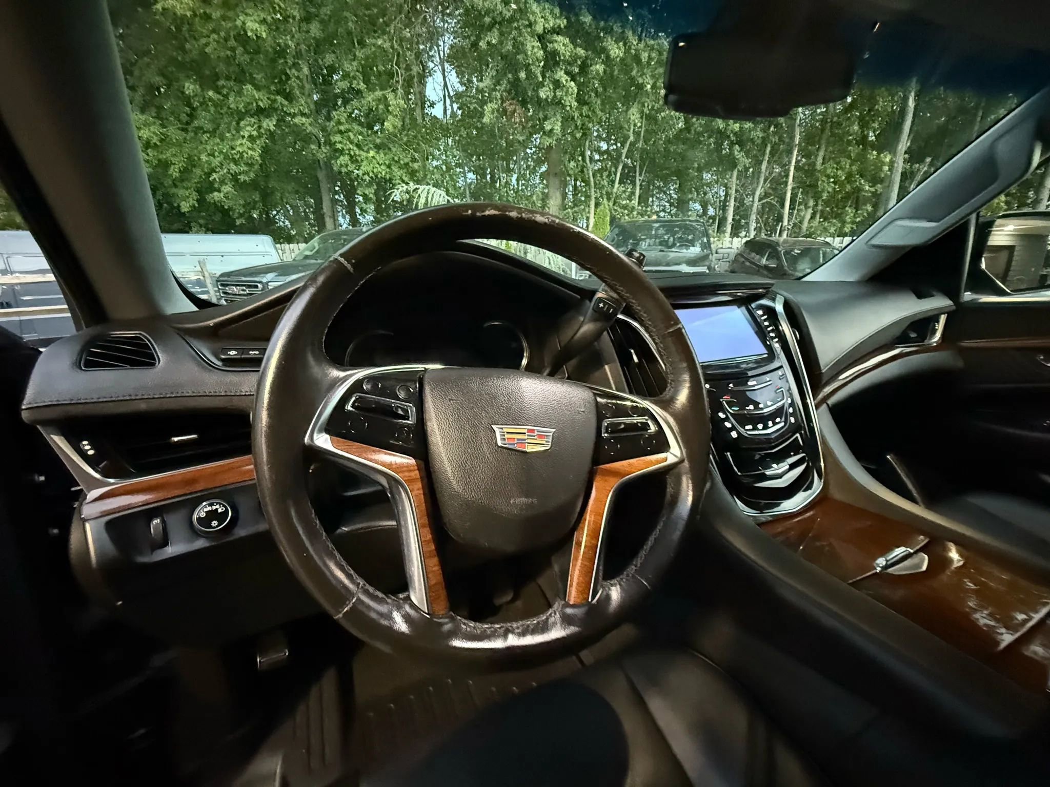 Used 2016 Cadillac Escalade Luxury image 14