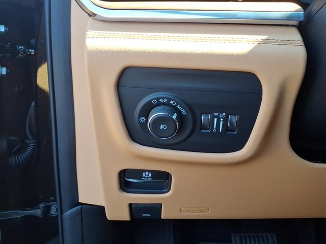 New 2026 Jeep Grand Cherokee Summit w/ Obsidian Package AWD/4WD image 18