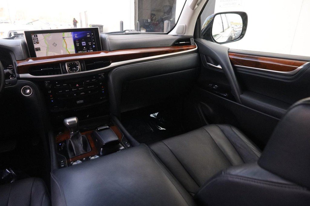 Used 2019 Lexus LX 570 4WD w/ Luxury Package image 31