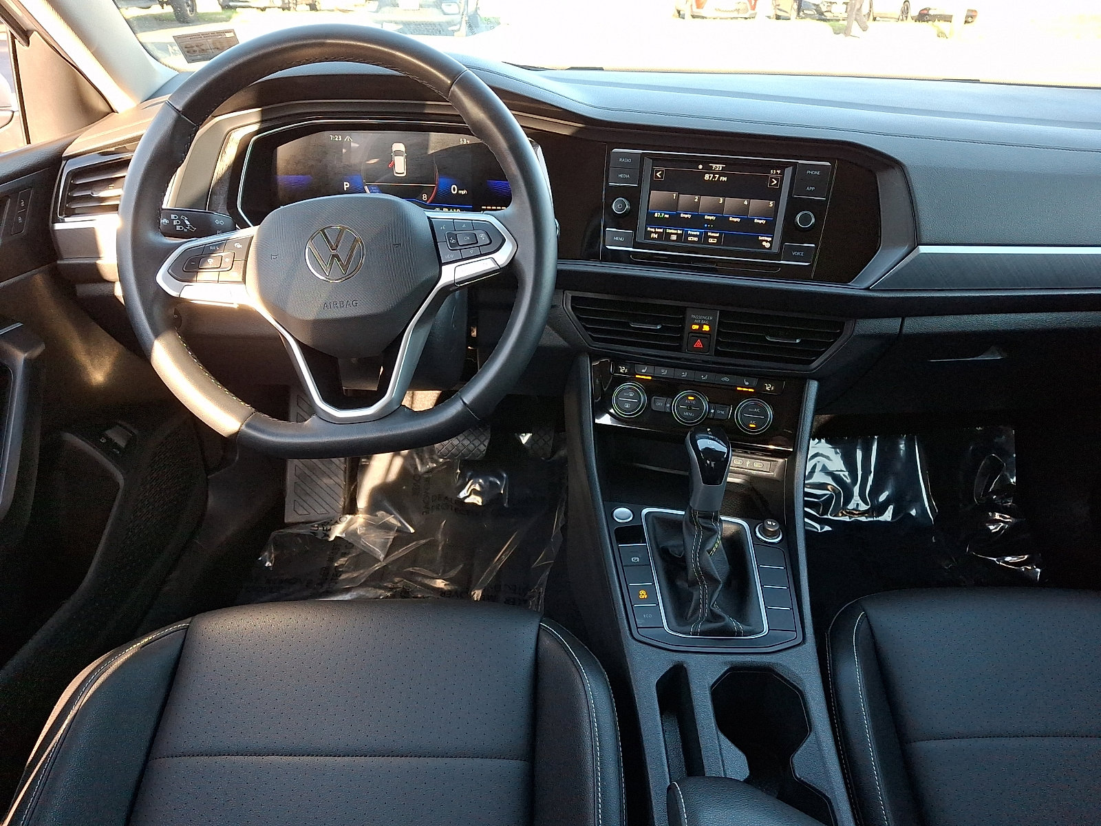 Used 2023 Volkswagen Jetta SE FWD image 12