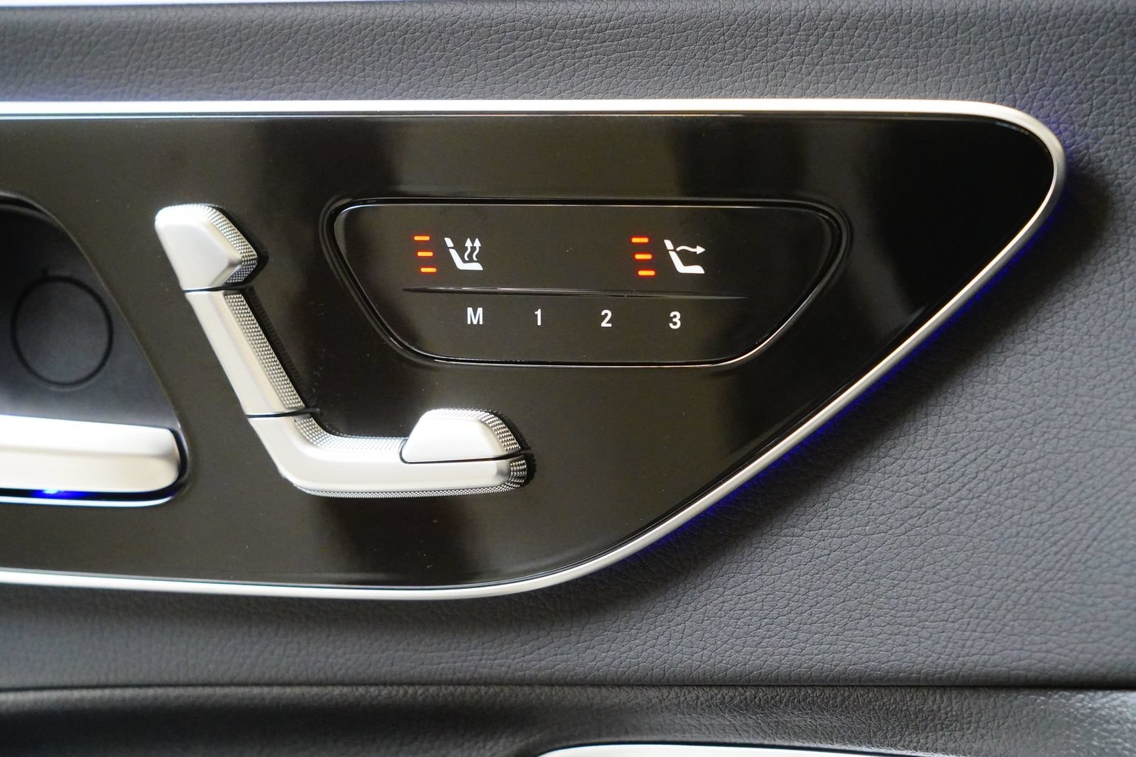 Certified 2025 Mercedes-Benz CLE 450 4MATIC Cabriolet image 30