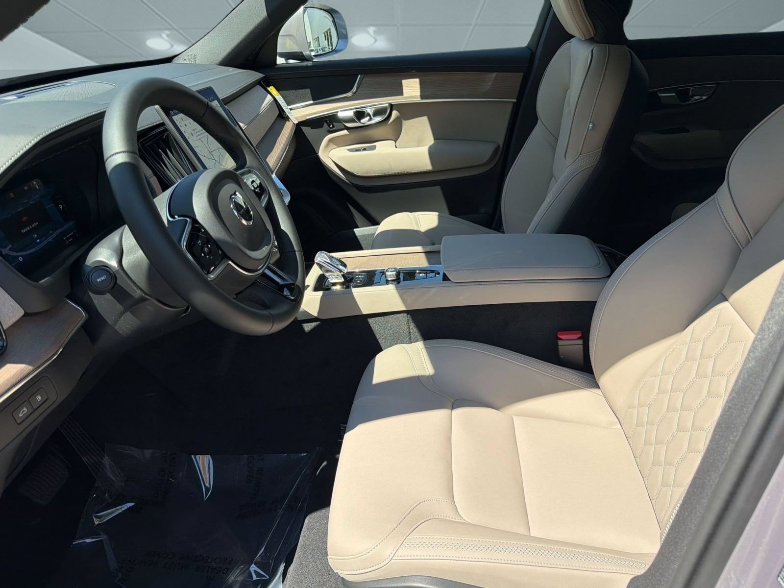 New 2026 Volvo XC90 T8 Plus w/ Protection Package Premier AWD/4WD image 5