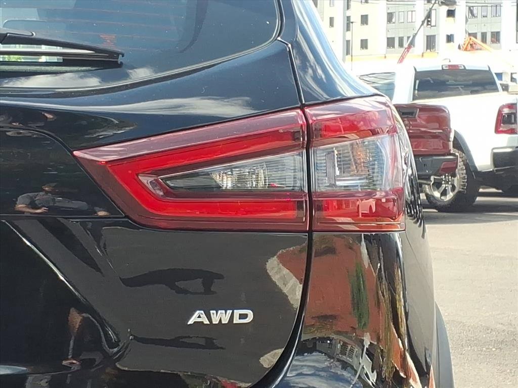 Used 2022 Nissan Rogue Sport S image 32