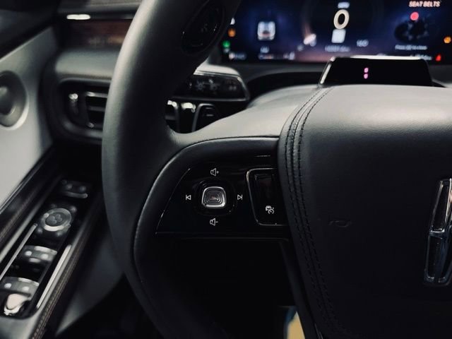 Certified 2025 Lincoln Aviator Black Label image 33