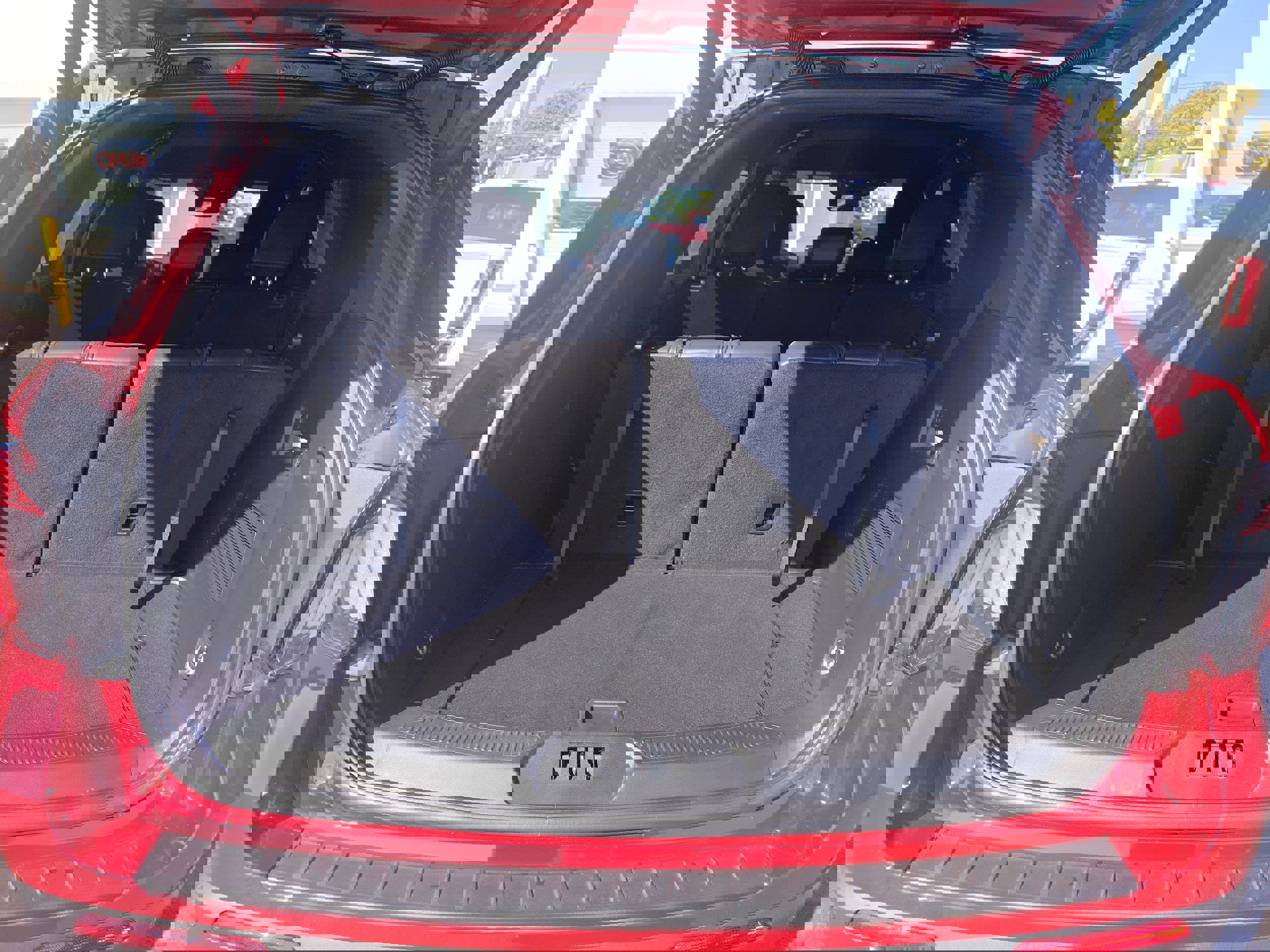 Used 2025 Ford Explorer ST-Line w/ Premium Package image 8