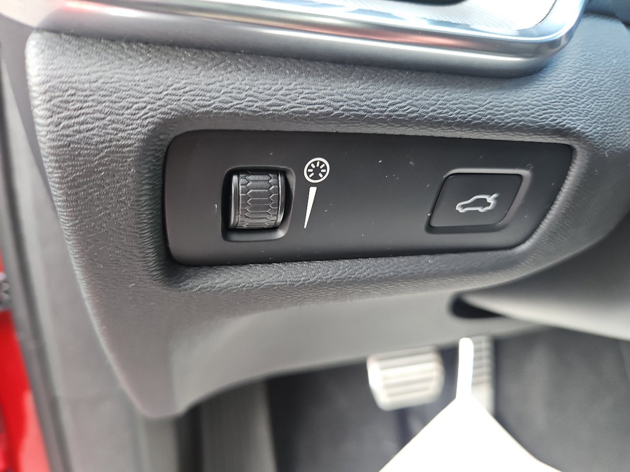 Used 2021 Volvo S60 T6 R-Design image 29