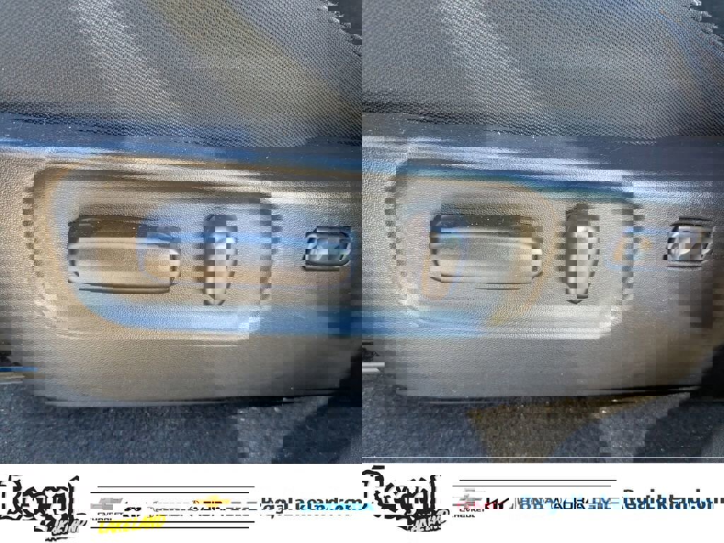 Used 2022 Toyota Tacoma SR5 w/ Trail Edition image 17