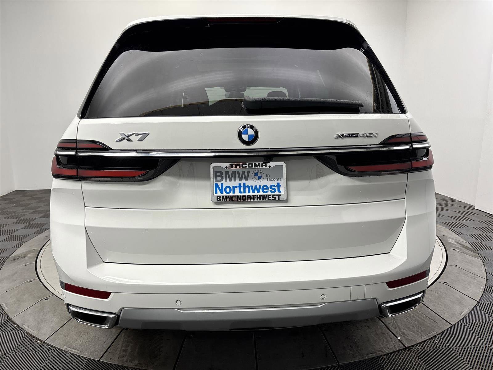 Used 2024 BMW X7 xDrive40i w/ Premium Package AWD/4WD image 15