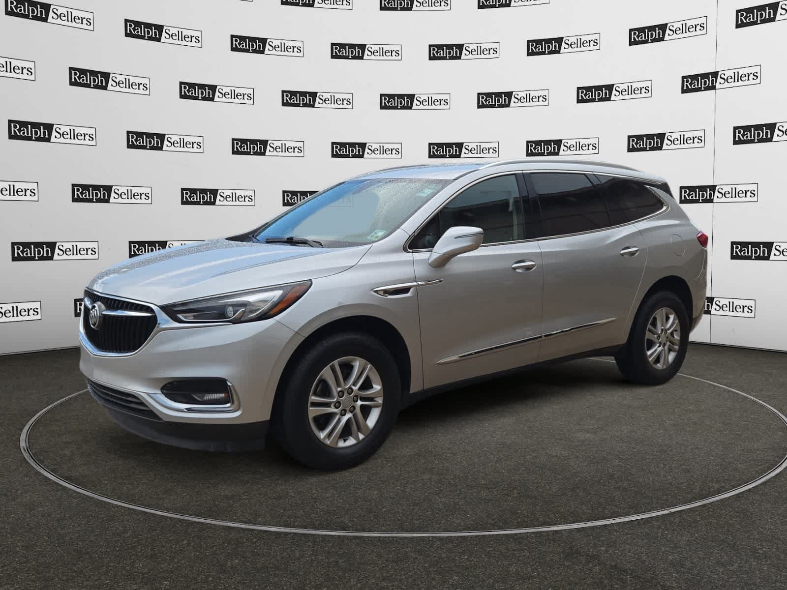 Used 2019 Buick Enclave Essence FWD image 2