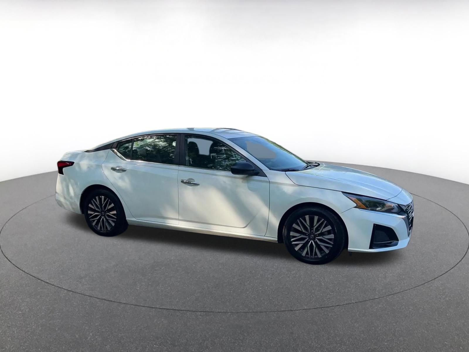Used 2025 Nissan Altima 2.5 SV image 2