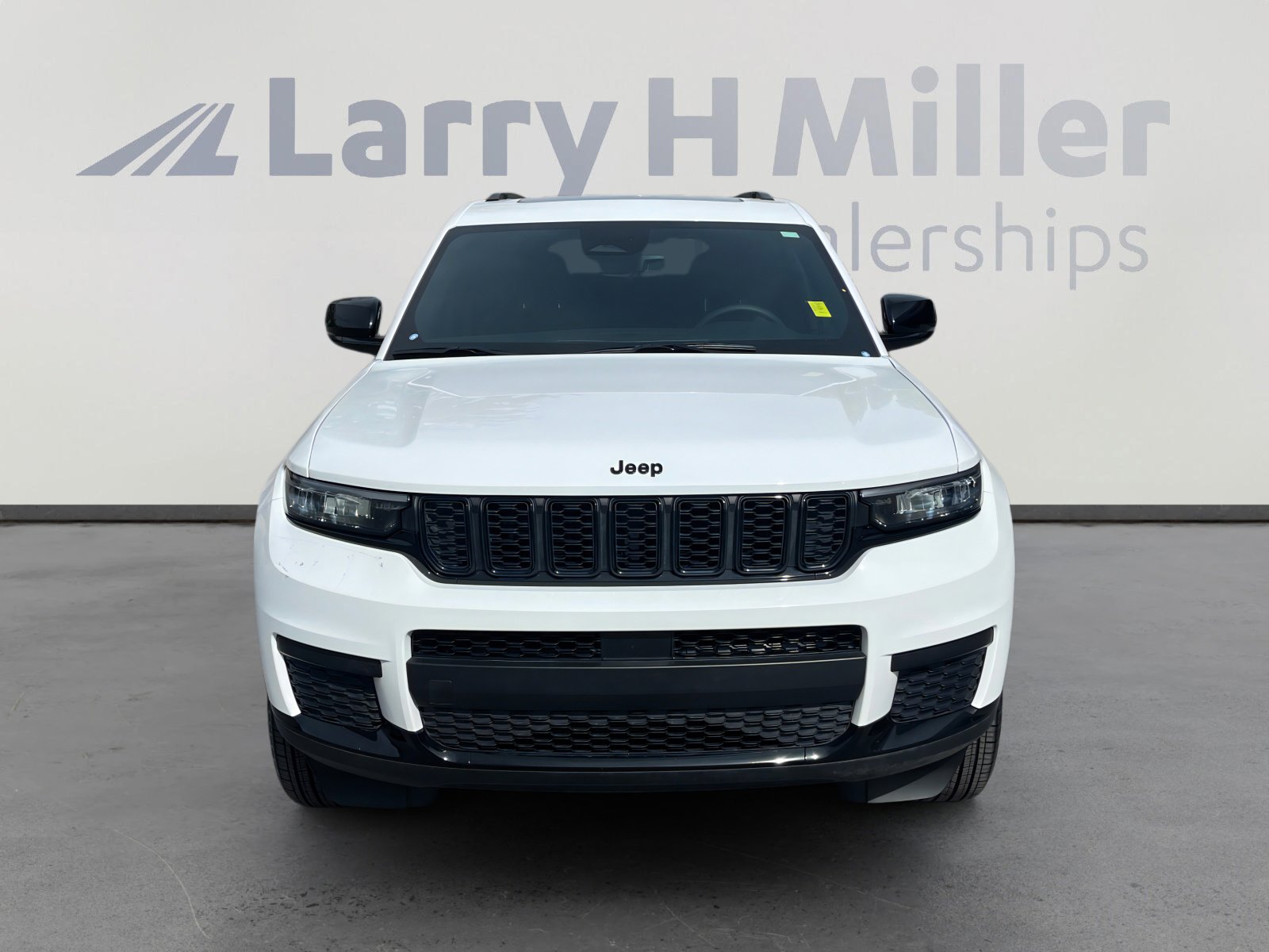 Used 2025 Jeep Grand Cherokee L Laredo image 8