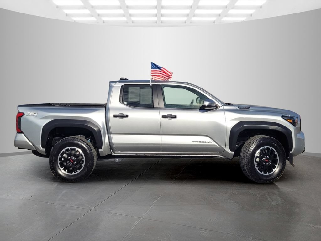 Used 2025 Toyota Tacoma TRD Off-Road w/ TRD Off Road Upgrade Package AWD/4WD image 3