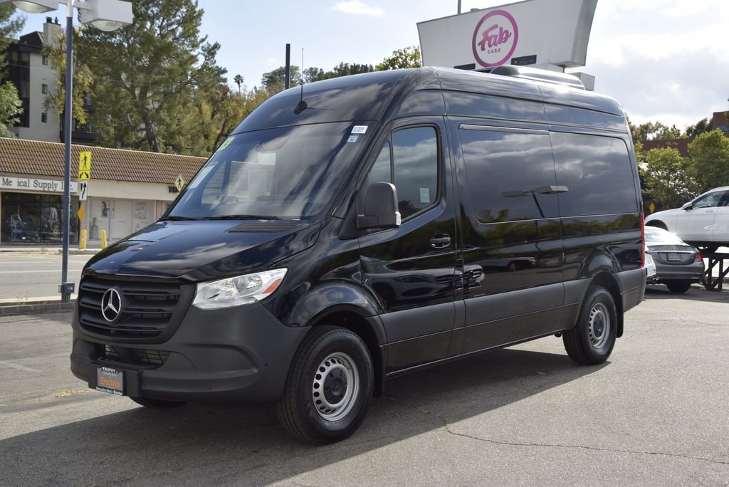 Used 2024 Mercedes-Benz Sprinter 2500 image 2