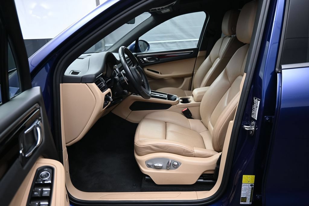 Used 2024 Porsche Macan w/ Premium Plus Package AWD/4WD image 5