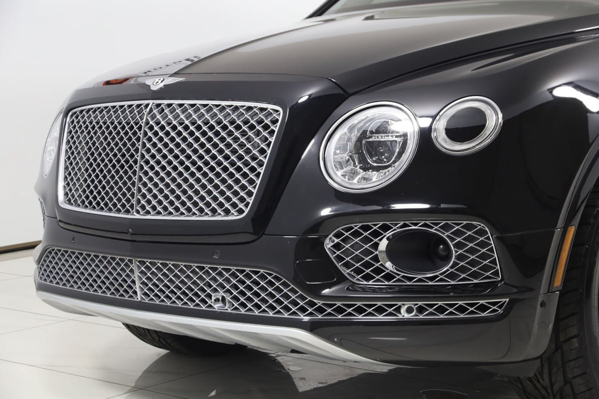 Used 2018 Bentley Bentayga AWD/4WD image 76