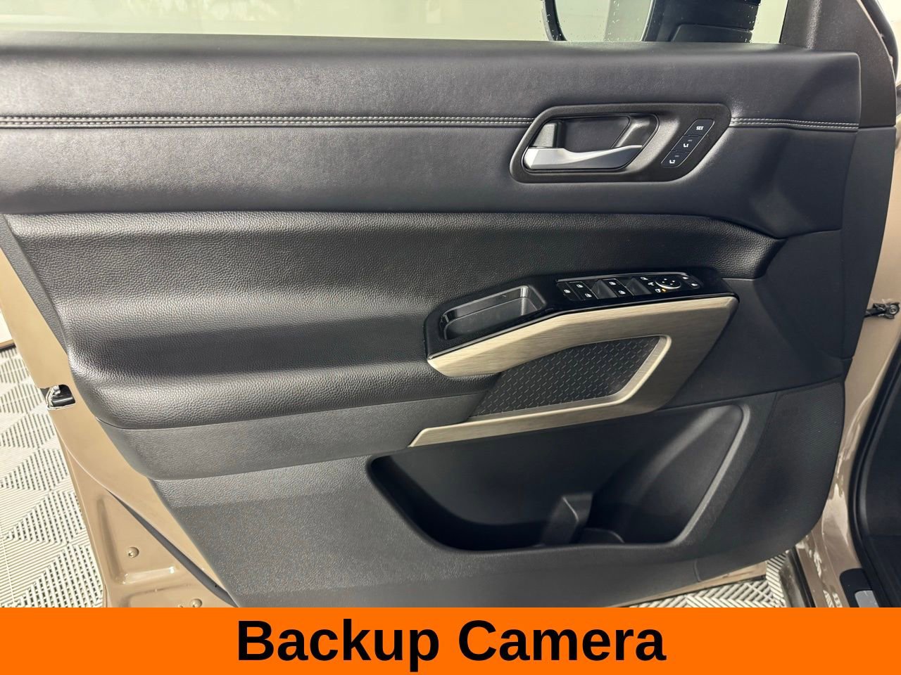 Used 2023 Nissan Pathfinder Platinum w/ Cargo Package image 11