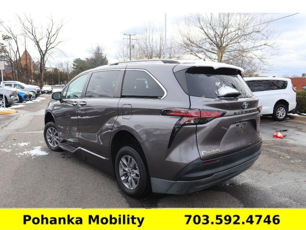 Used 2021 Toyota Sienna XLE w/ XLE Plus Package image 5