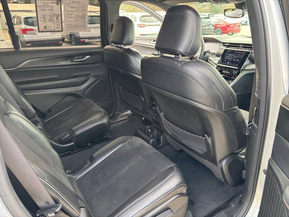 Used 2023 Jeep Grand Cherokee L Laredo image 33