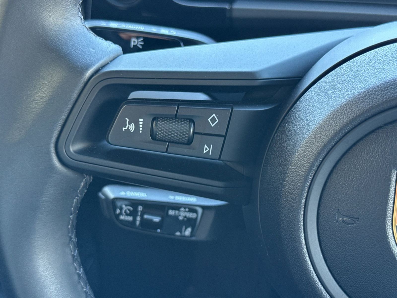 Certified 2025 Porsche Macan 4 Electric AWD/4WD image 29