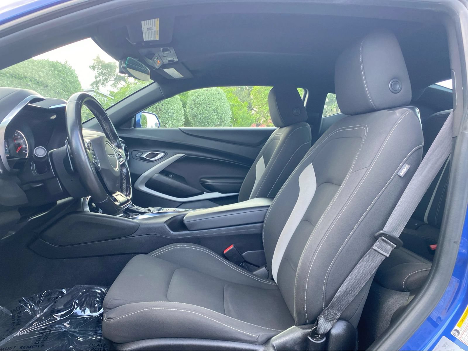 Used 2022 Chevrolet Camaro LT RWD image 9