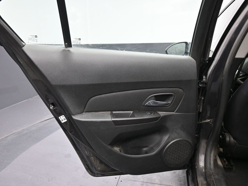 Used 2015 Chevrolet Cruze LT image 32