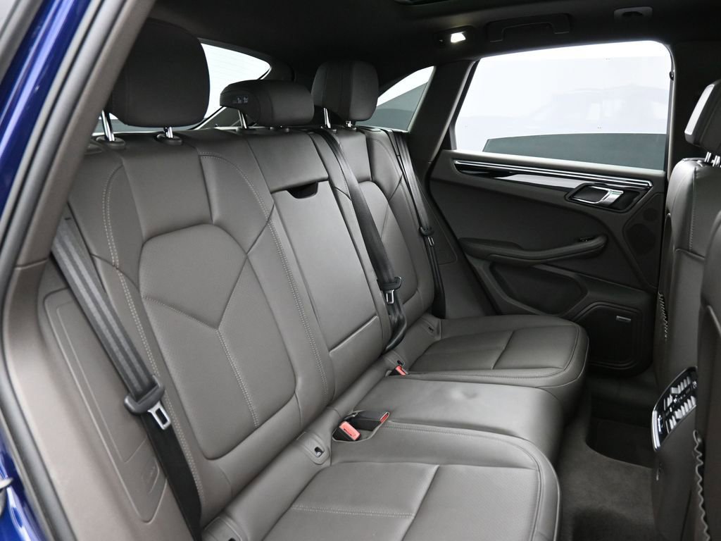 Certified 2025 Porsche Macan image 27