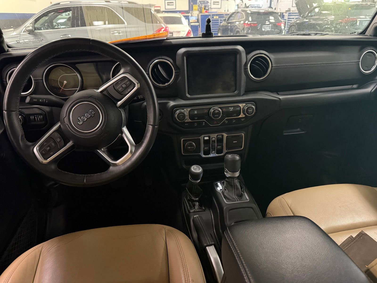 Used 2018 Jeep Wrangler Unlimited Sahara image 7