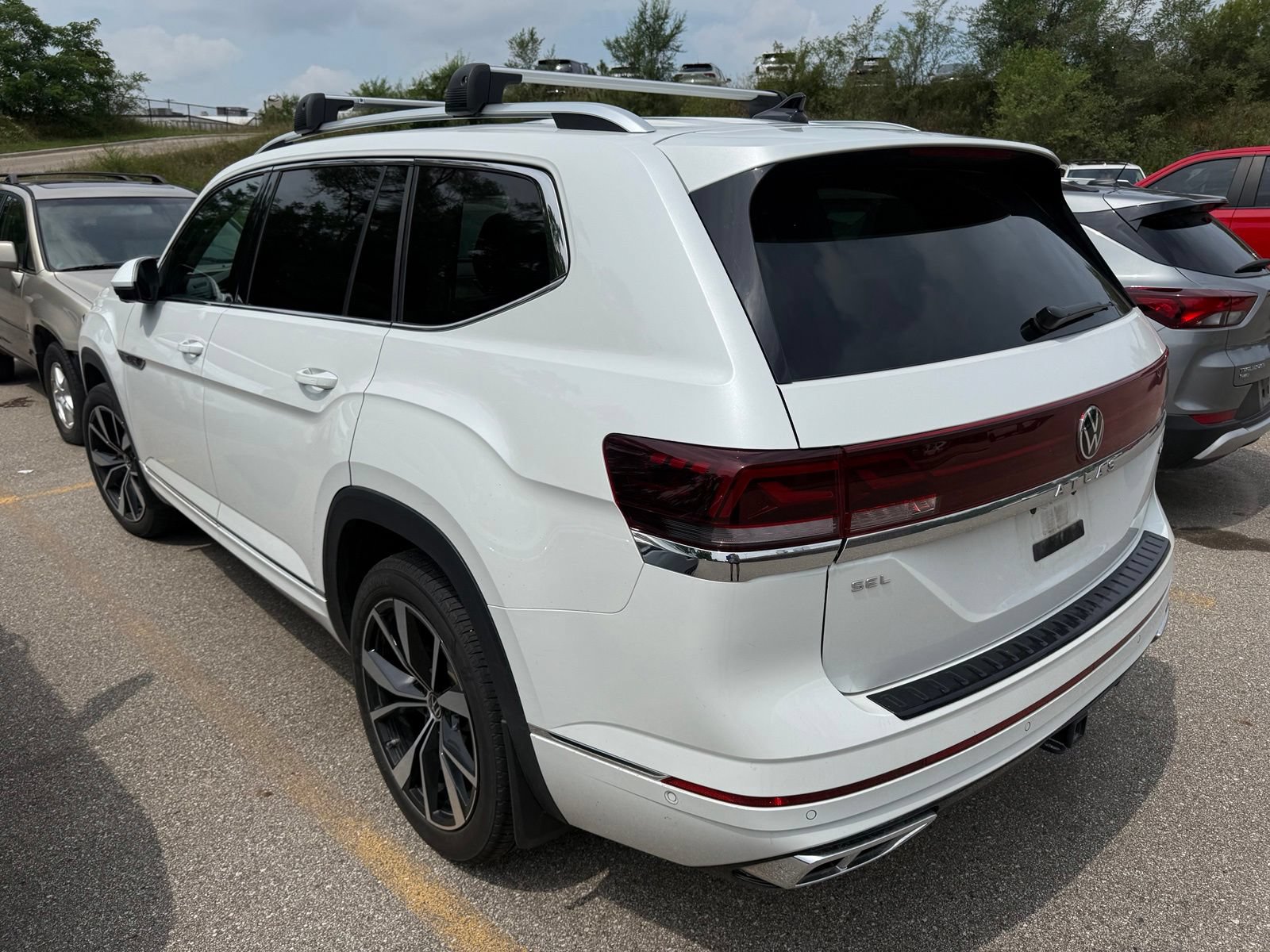 Used 2024 Volkswagen Atlas SEL Premium R-Line AWD/4WD image 4