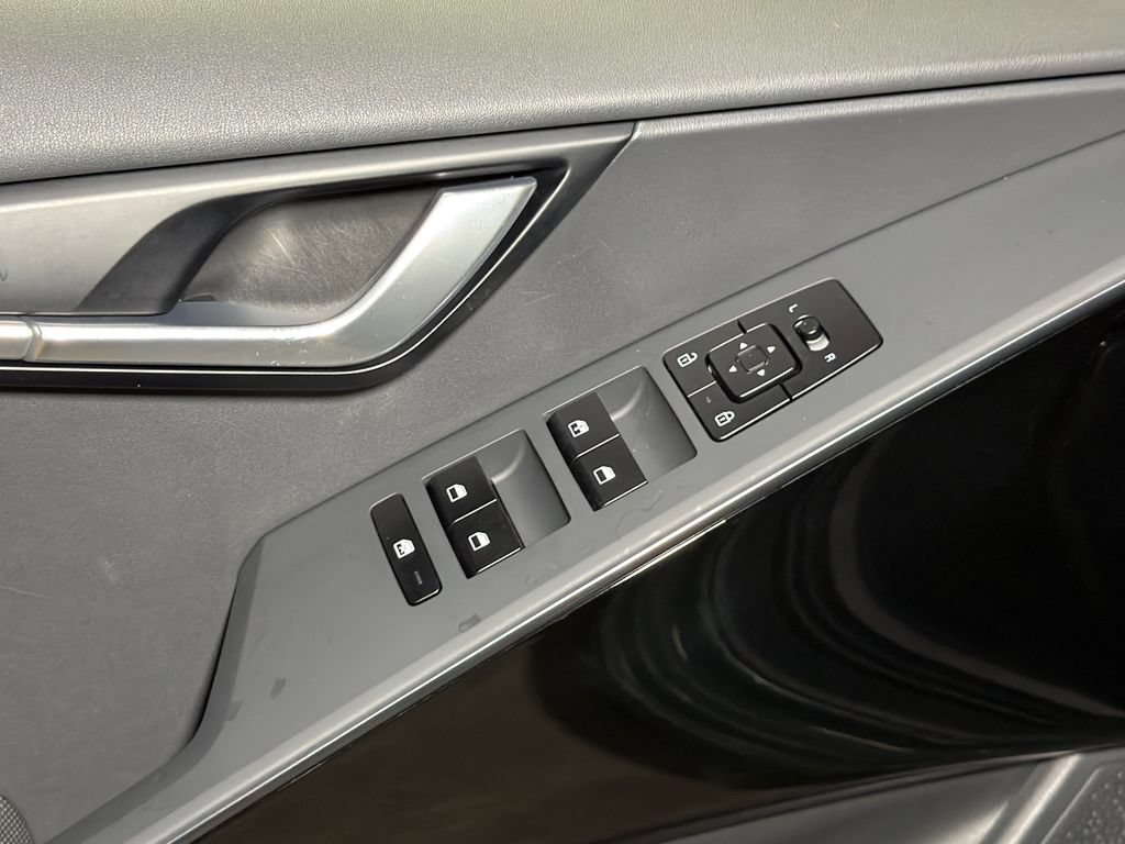 Certified 2024 Kia Niro Wind FWD image 23