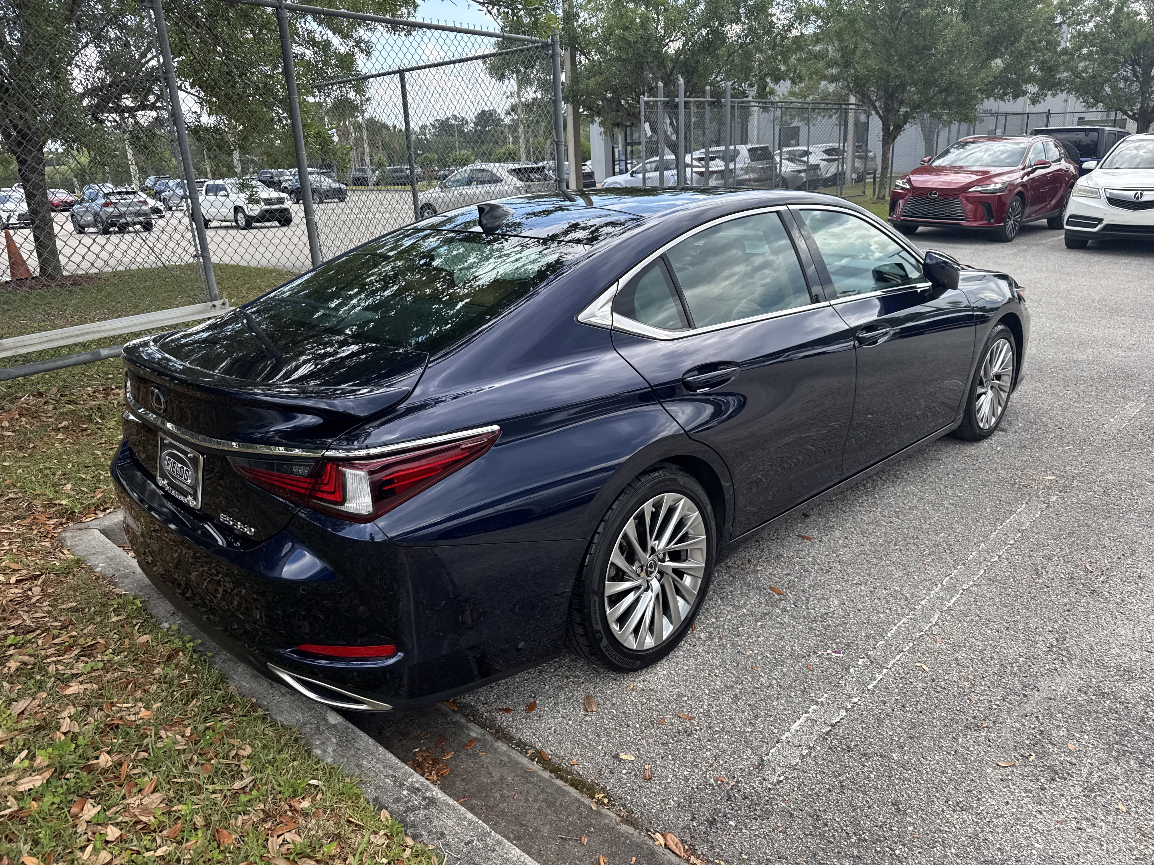 Certified 2022 Lexus ES 350 Ultra Luxury w/ Accessory Package 2 FWD image 3