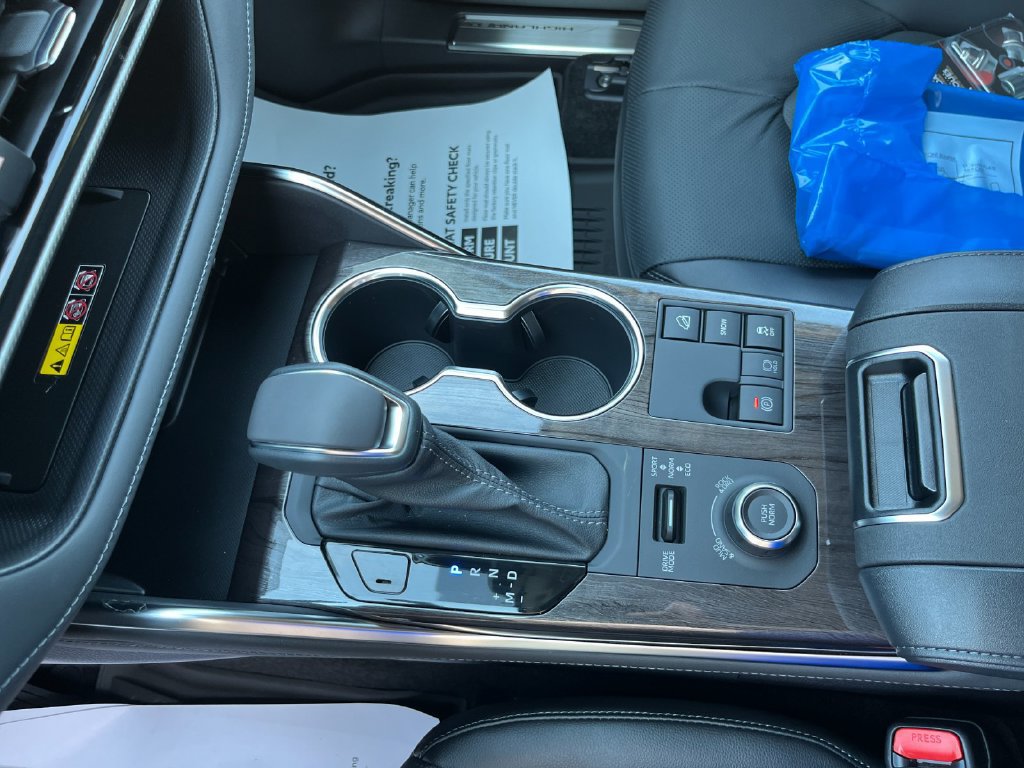 New 2026 Toyota Highlander Platinum AWD/4WD image 24
