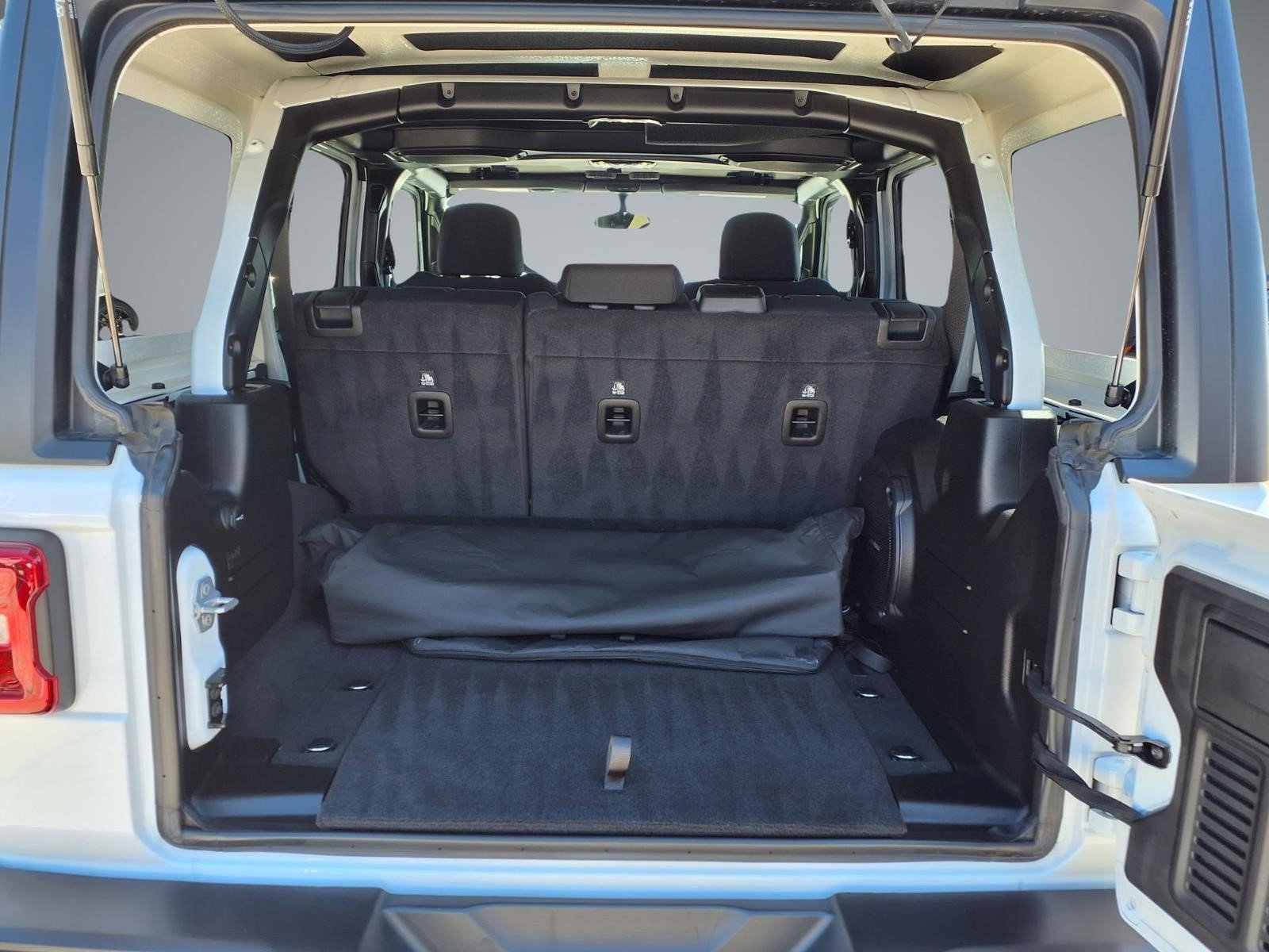 Used 2023 Jeep Wrangler Unlimited Rubicon 4xe image 14