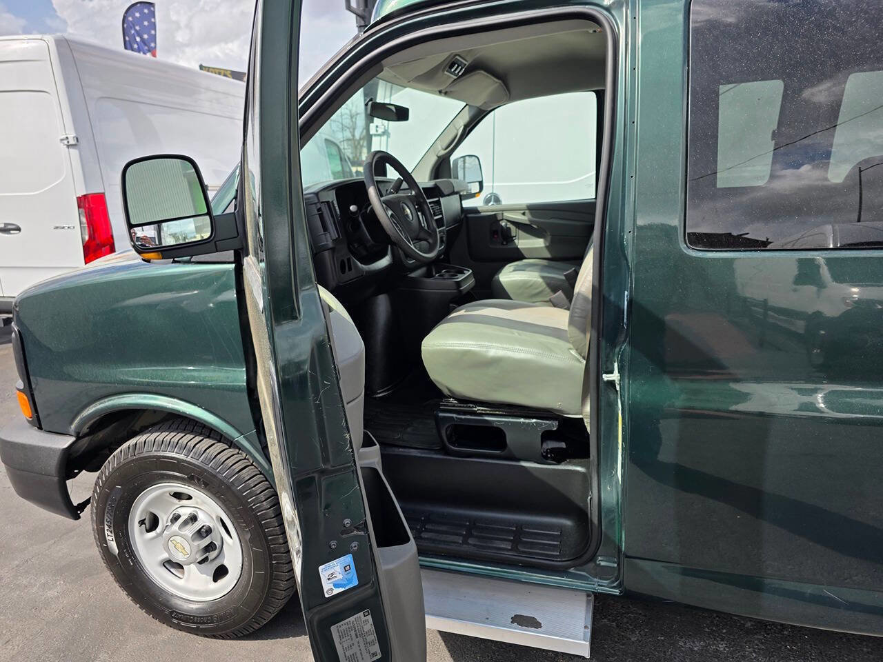 Used 2011 Chevrolet Express 3500 LS image 14