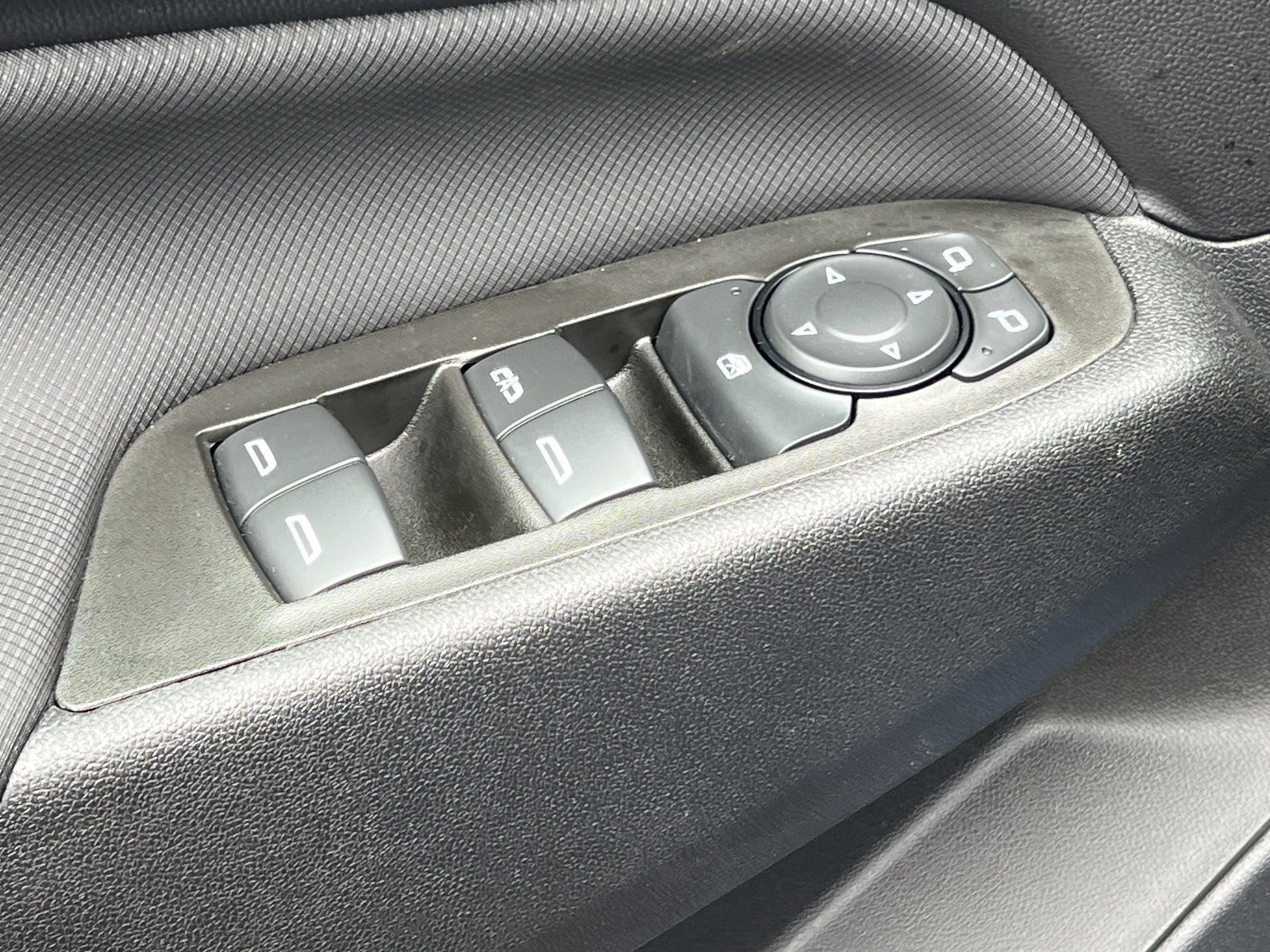 Used 2024 Chevrolet Equinox RS w/ RS Leather Package AWD/4WD image 18